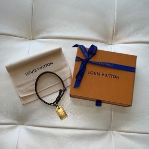 Louis Vuitton Baxter collar XS authentic